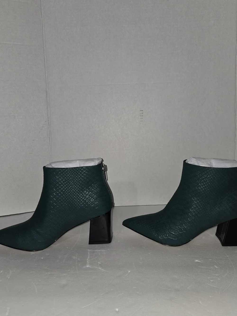 VHNY Teal Textured Pointed Toe Ankle Booties Size 6 NEW